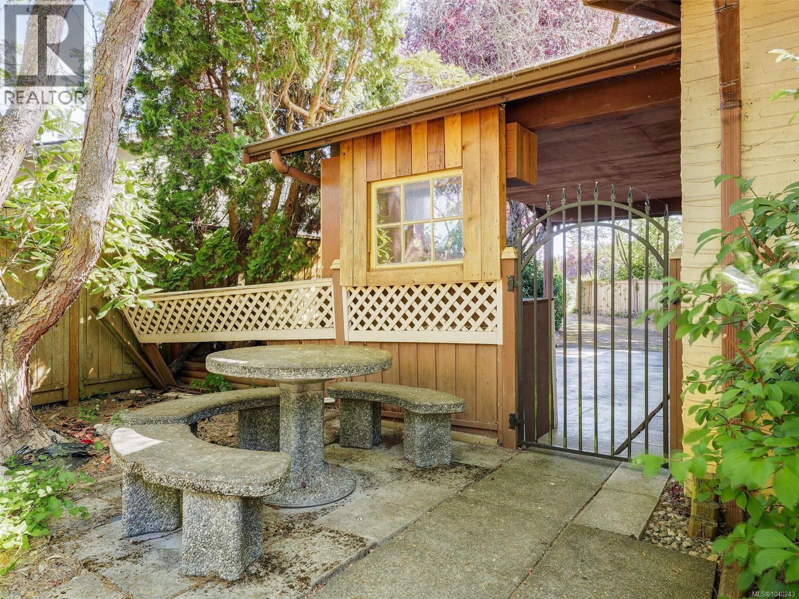 10040 Wisteria Pl Property Photo 22