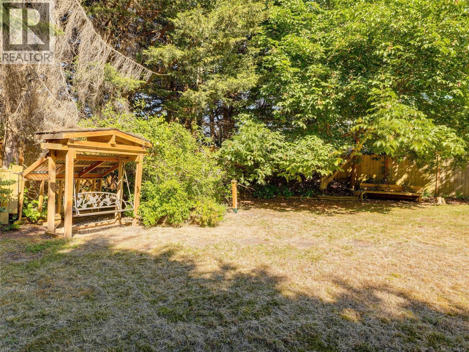 10040 Wisteria Pl Property Photo 23