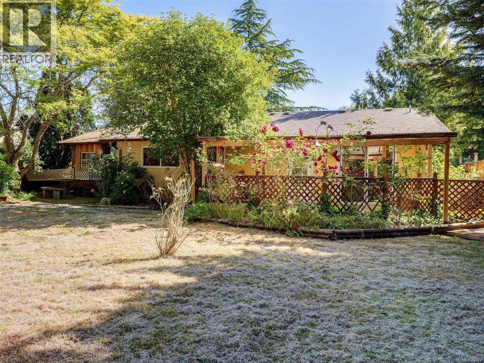 10040 Wisteria Pl Property Photo 25