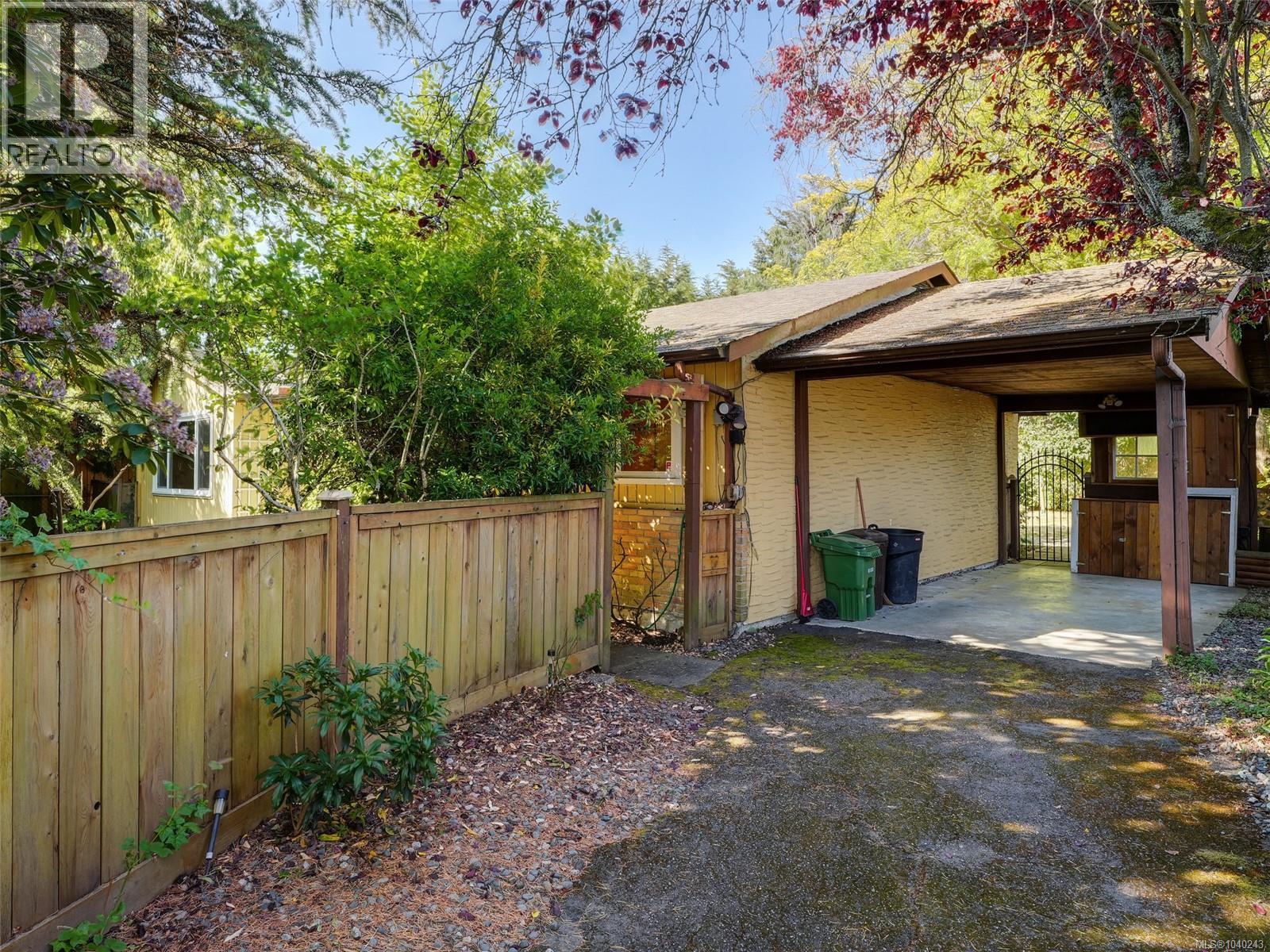 10040 Wisteria Pl Property Photo 27
