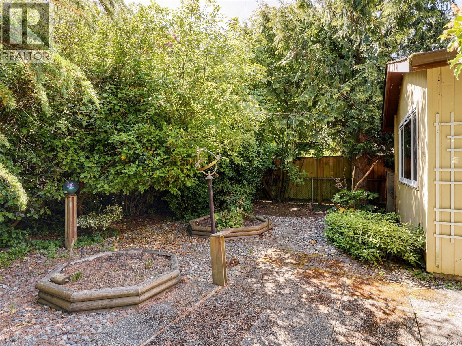 10040 Wisteria Pl Property Photo 28