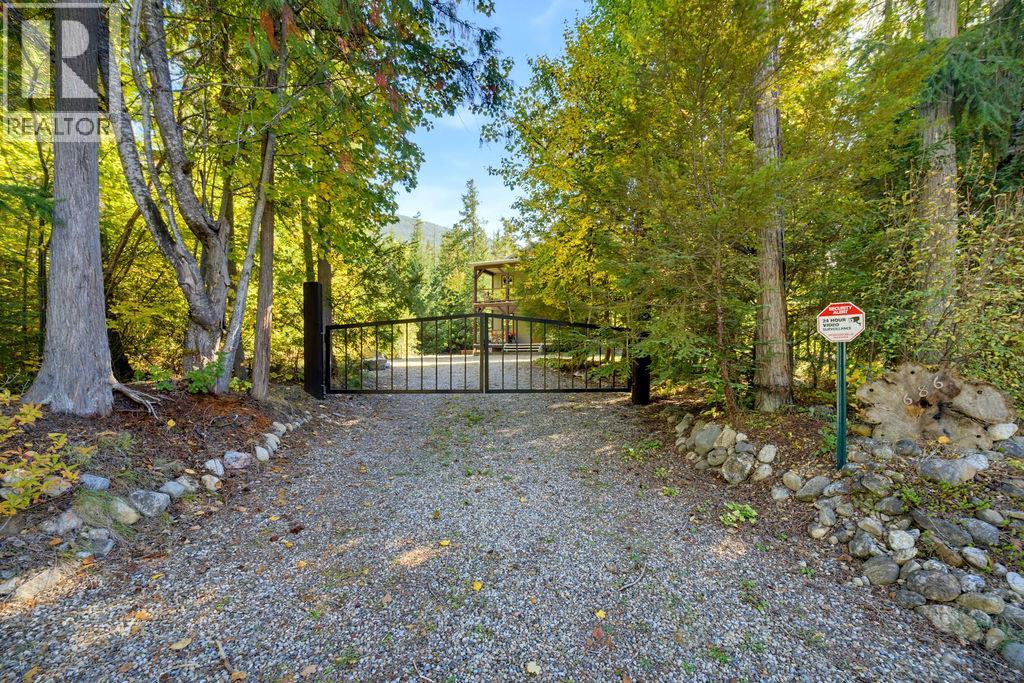 686 Swanbeach Road Property Photo 7