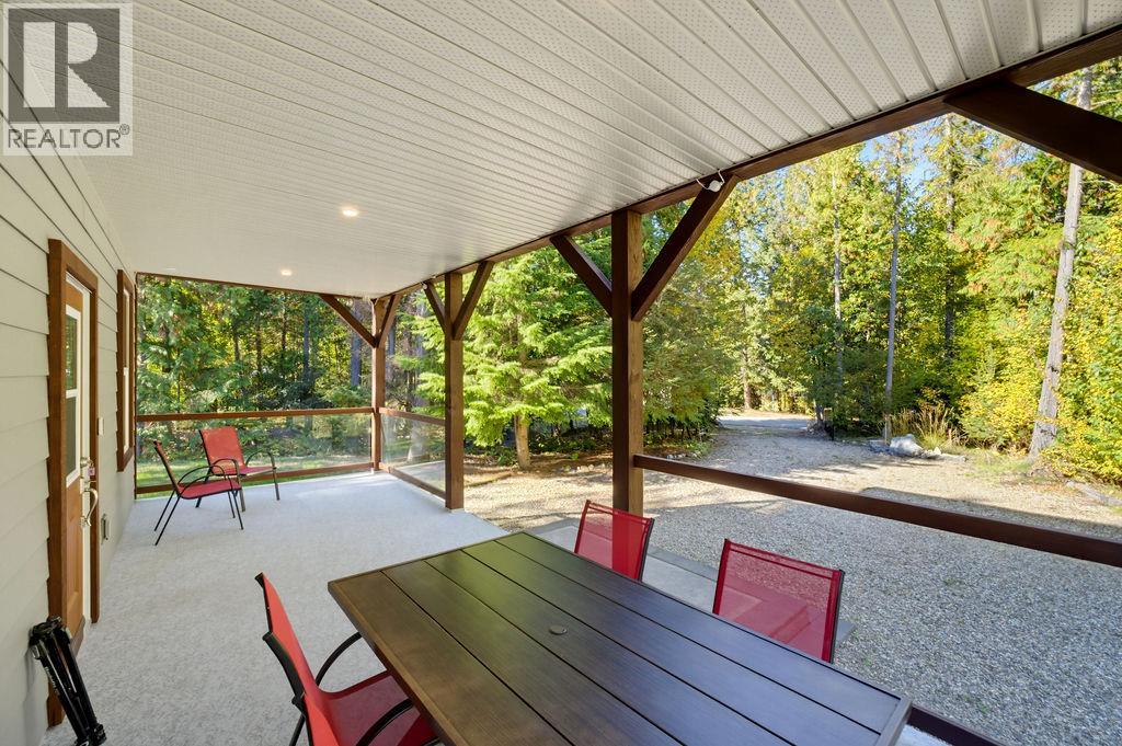 686 Swanbeach Road Property Photo 8