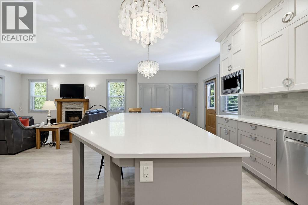 686 Swanbeach Road Property Photo 15