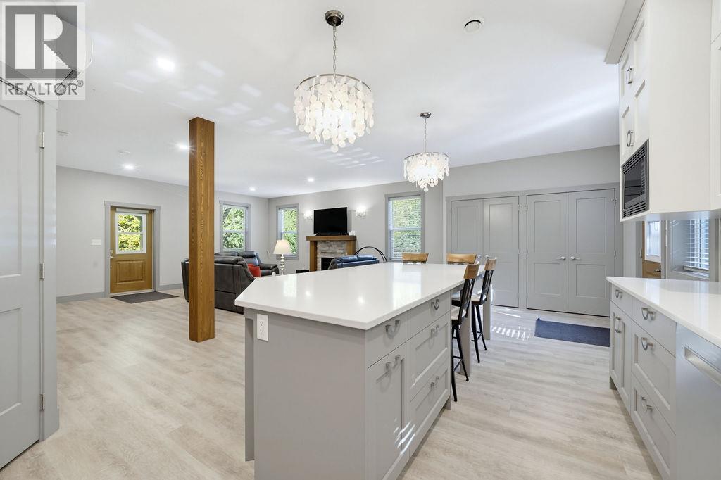 686 Swanbeach Road Property Photo 17