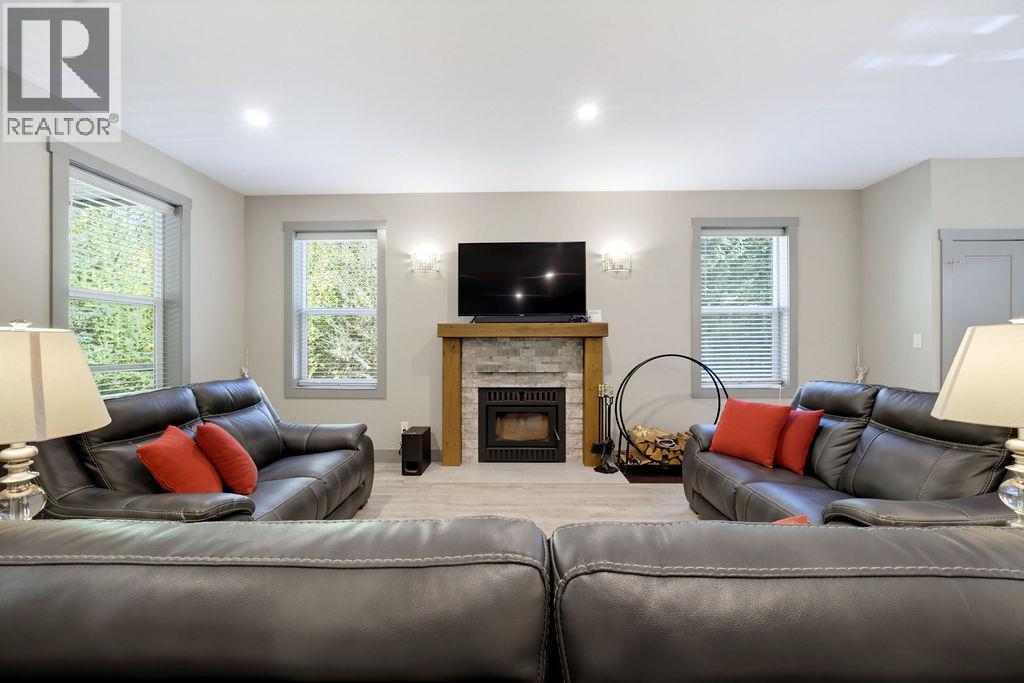 686 Swanbeach Road Property Photo 19