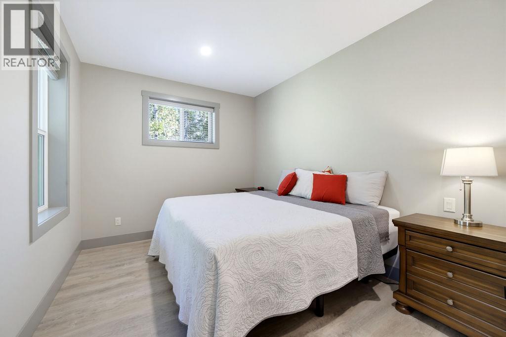 686 Swanbeach Road Property Photo 23