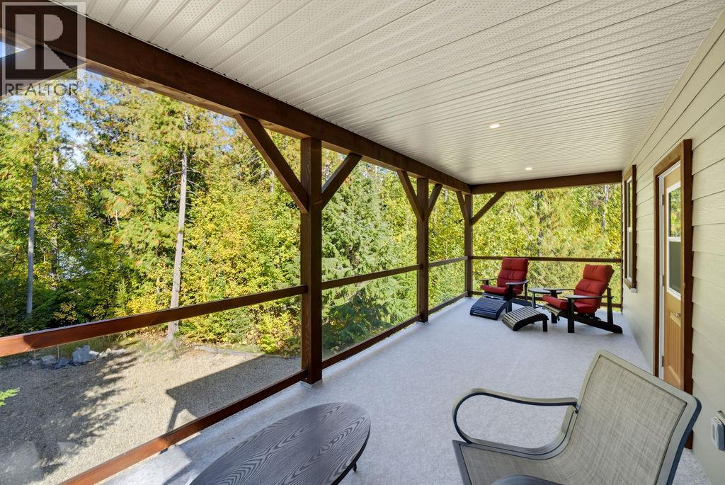 686 Swanbeach Road Property Photo 28