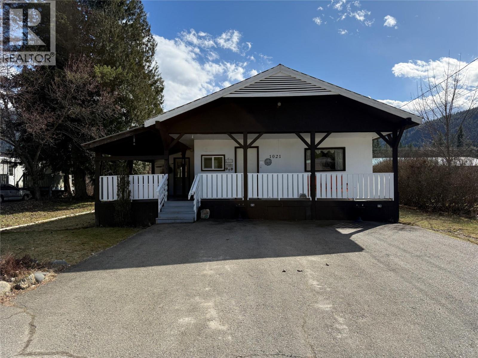 1021 Garden Road Property Photo 1