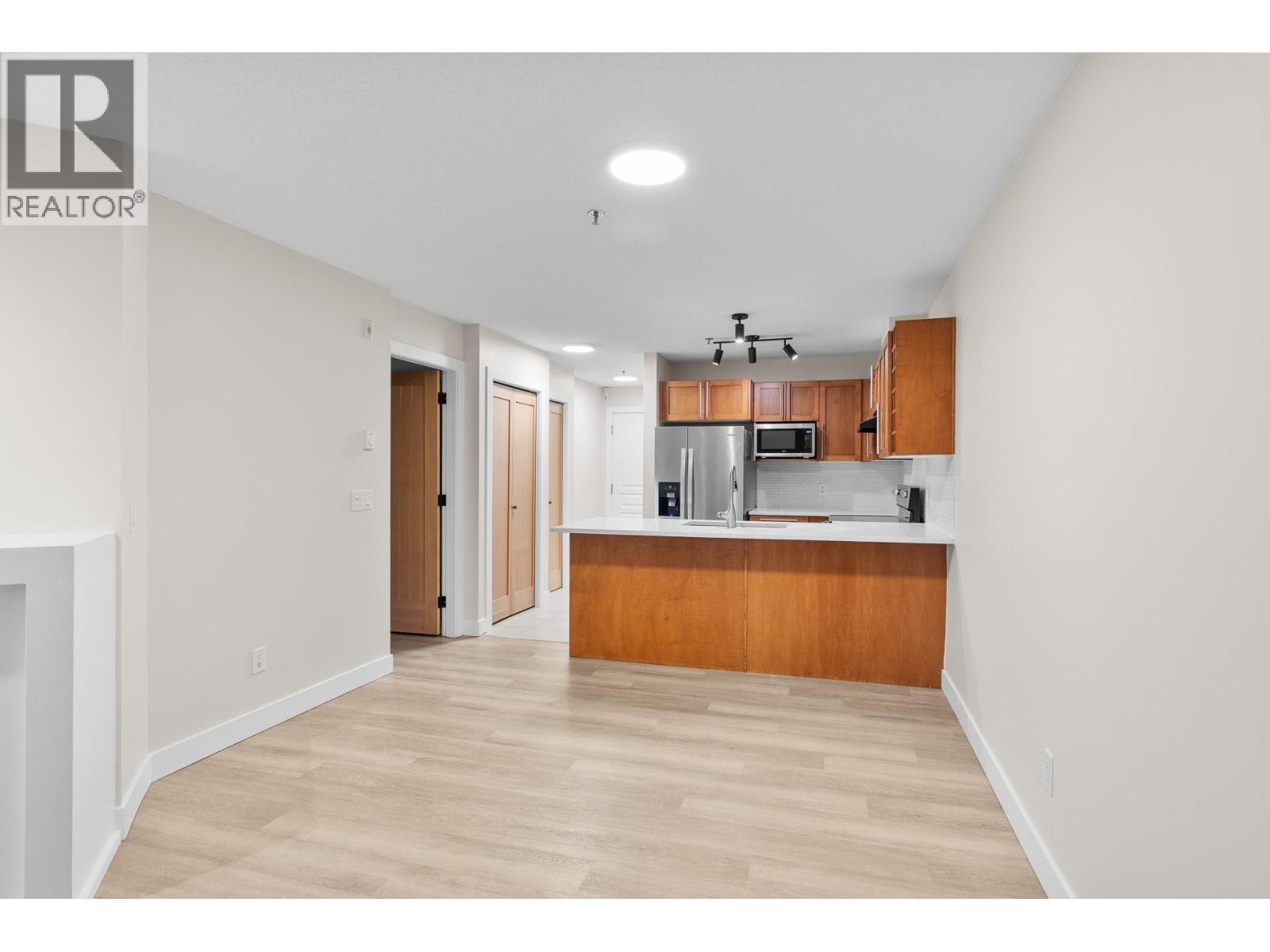 1083 Sunset Drive Unit# 211 Property Photo 8