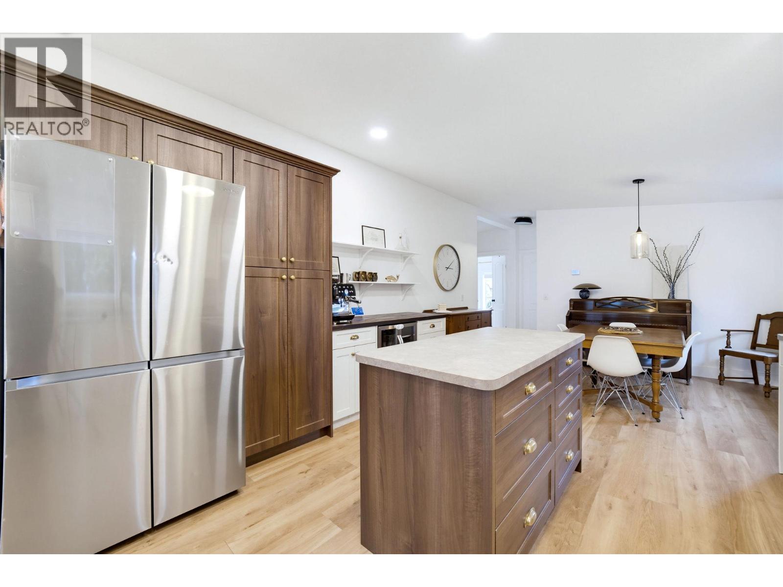 7241 46 Street Ne Property Photo 6