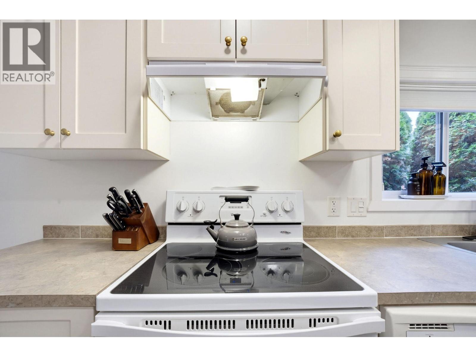 7241 46 Street Ne Property Photo 10