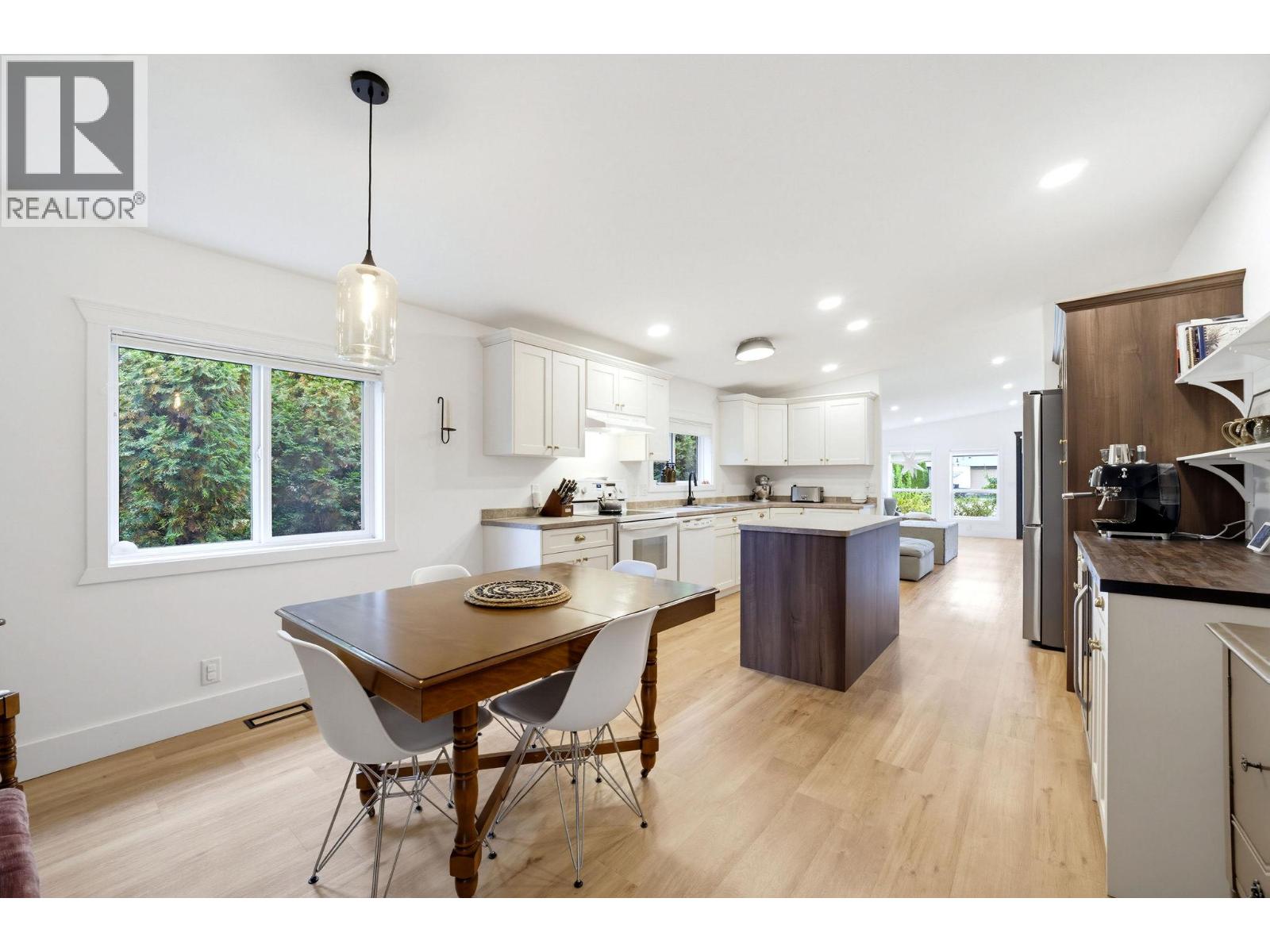 7241 46 Street Ne Property Photo 12