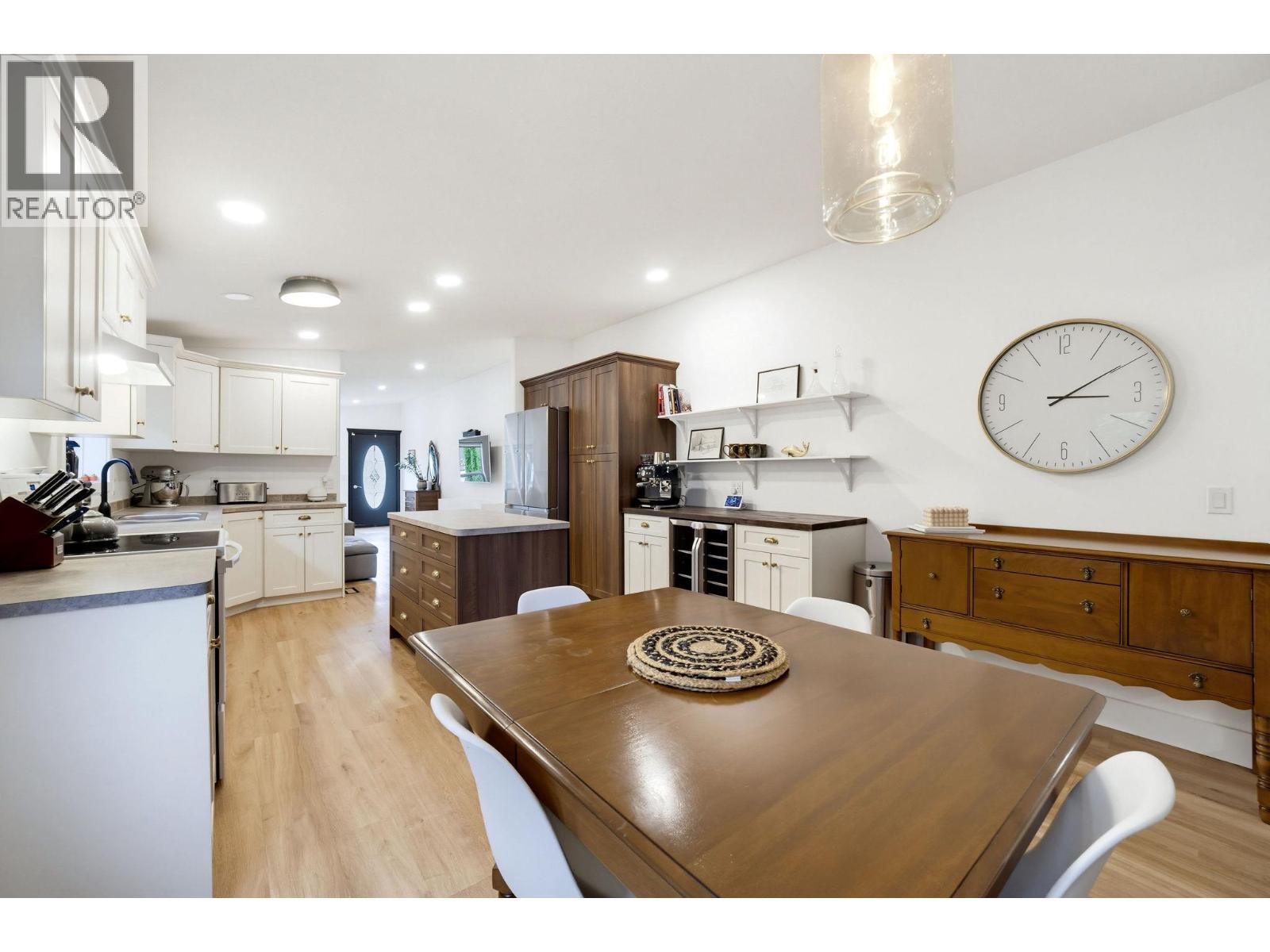 7241 46 Street Ne Property Photo 13