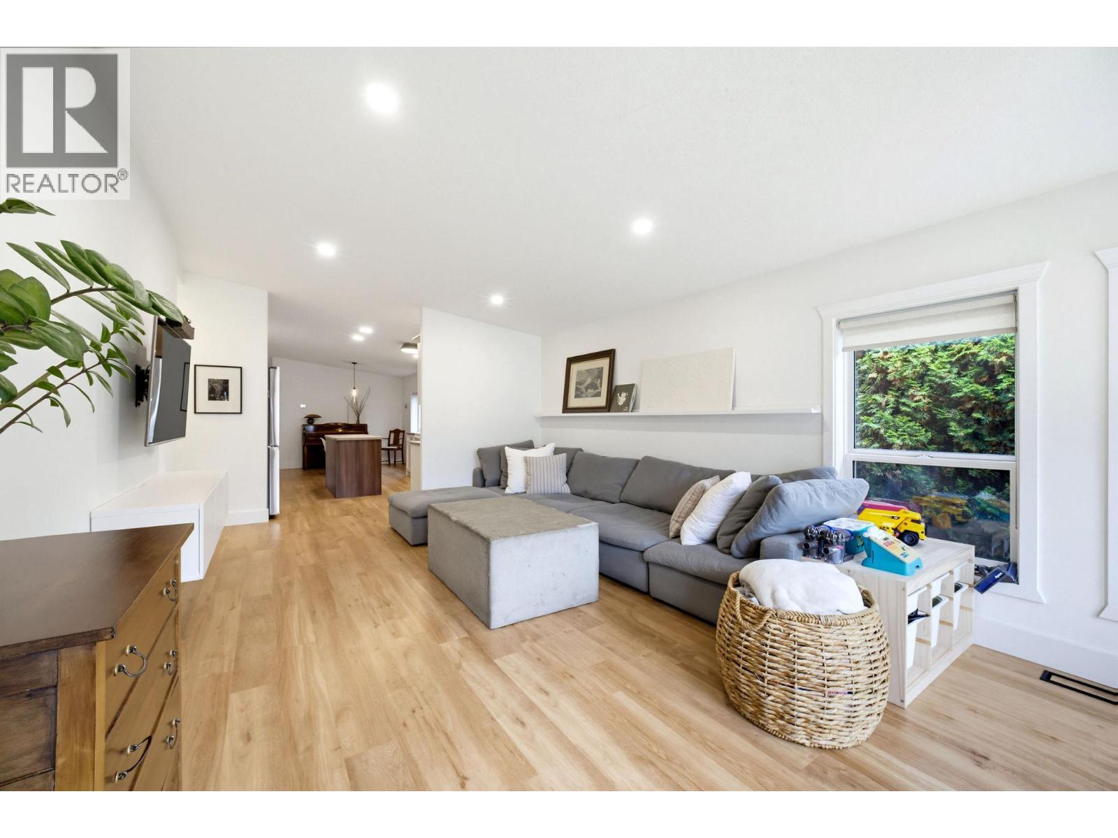 7241 46 Street Ne Property Photo 14