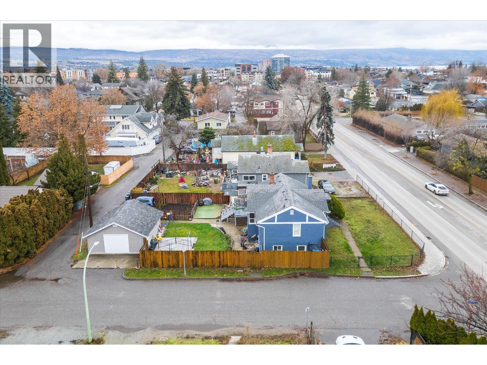 2415 Pandosy Street Property Photo 7