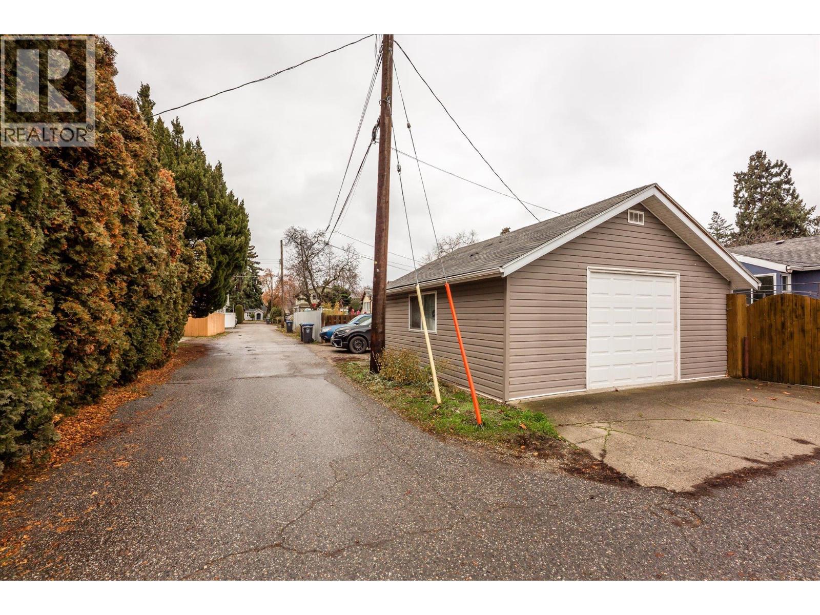 2415 Pandosy Street Property Photo 23