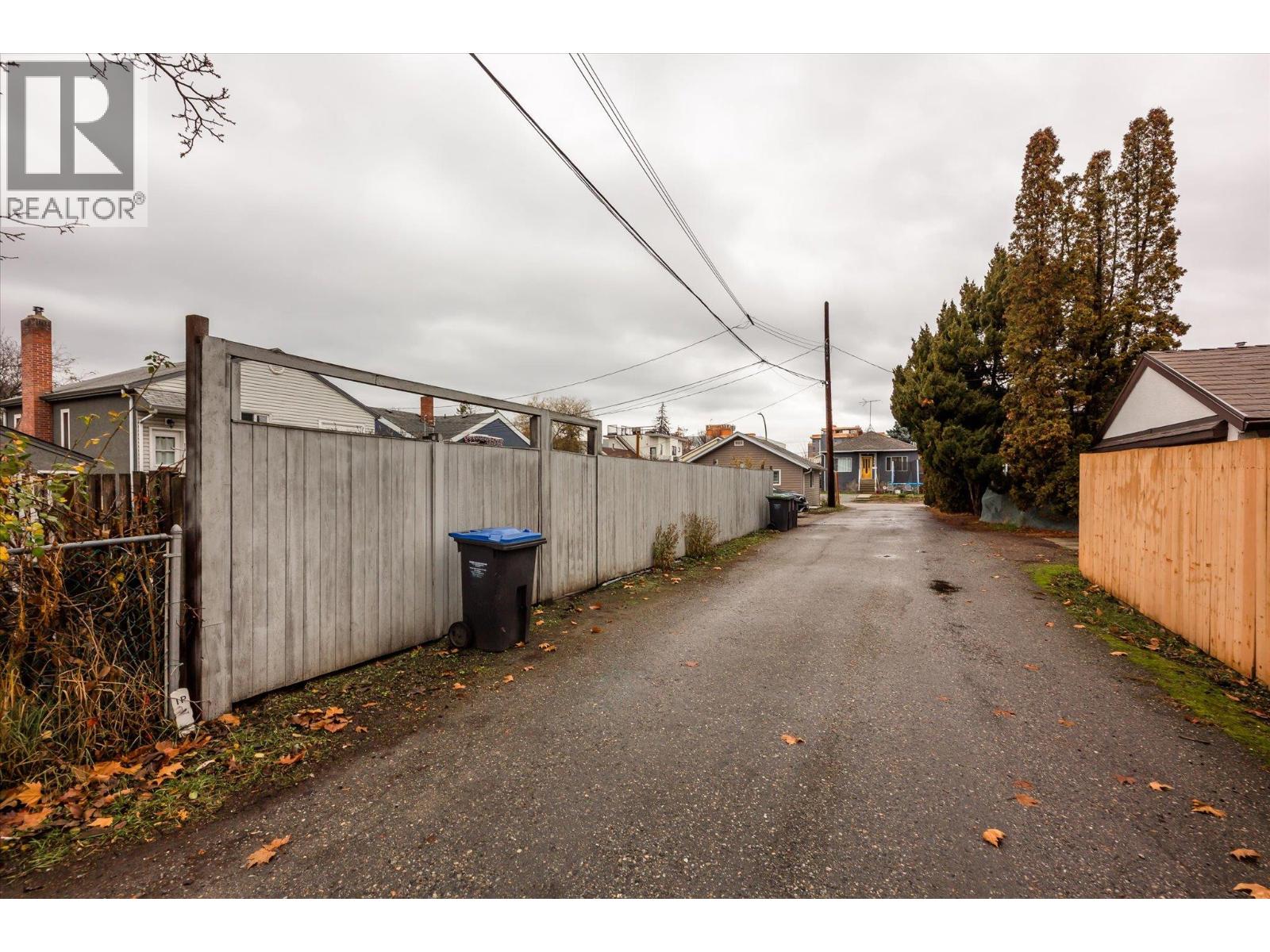 2415 Pandosy Street Property Photo 24