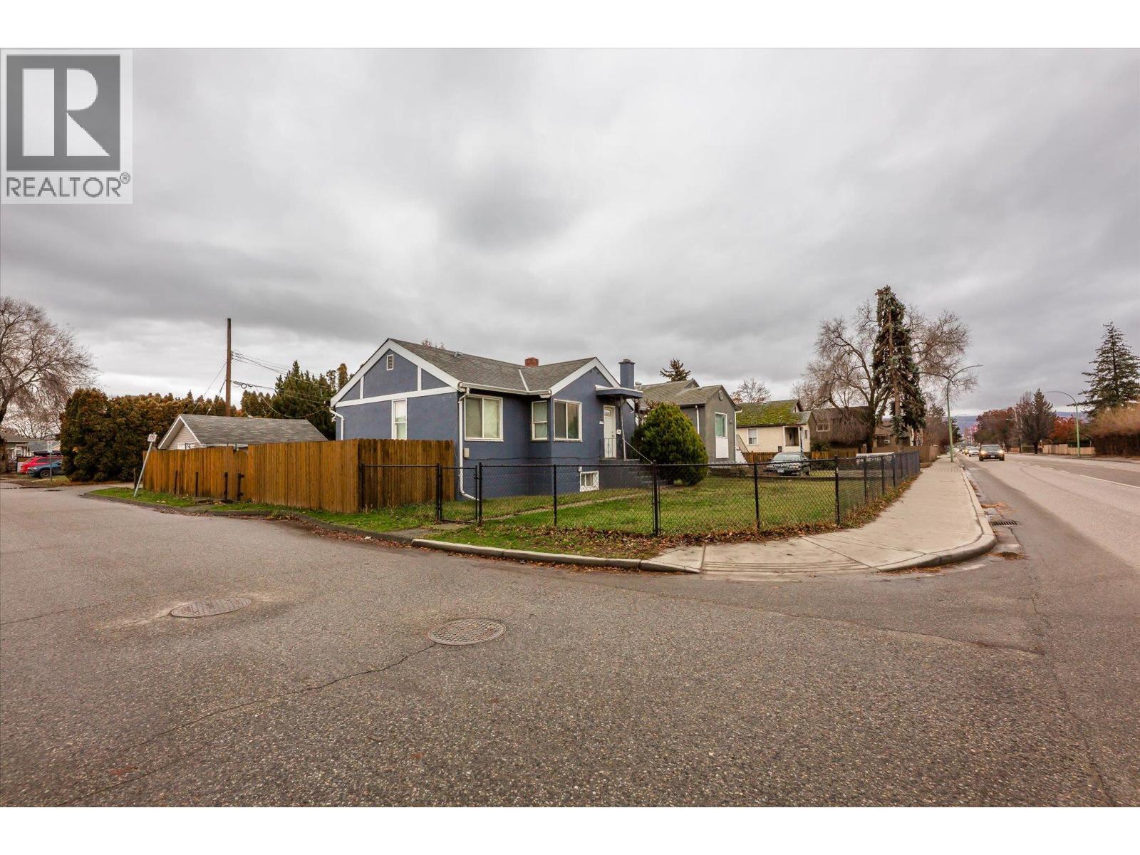 2415 Pandosy Street Property Photo 25