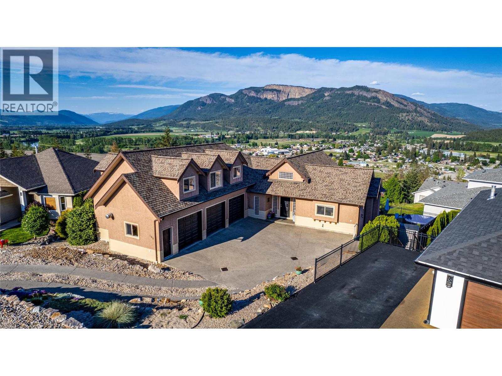 108 Red Rock Crescent Property Photo 1