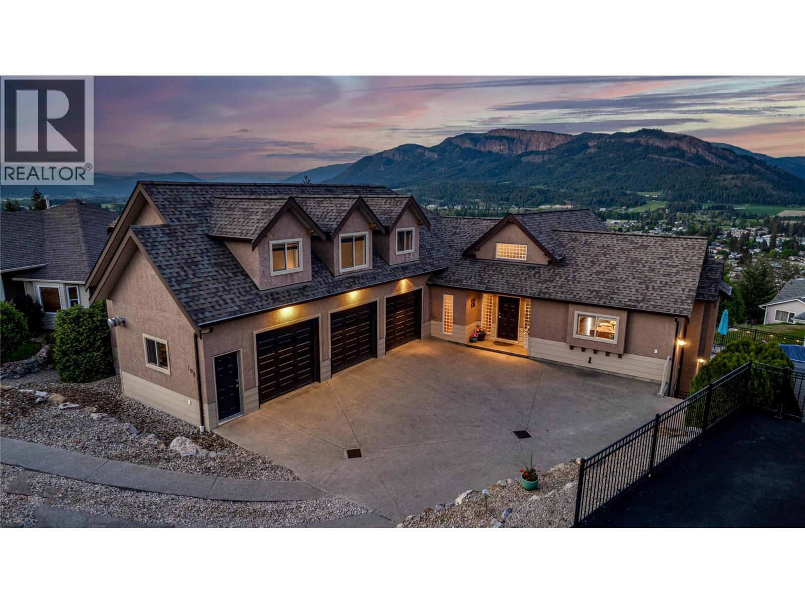 108 Red Rock Crescent Property Photo 2