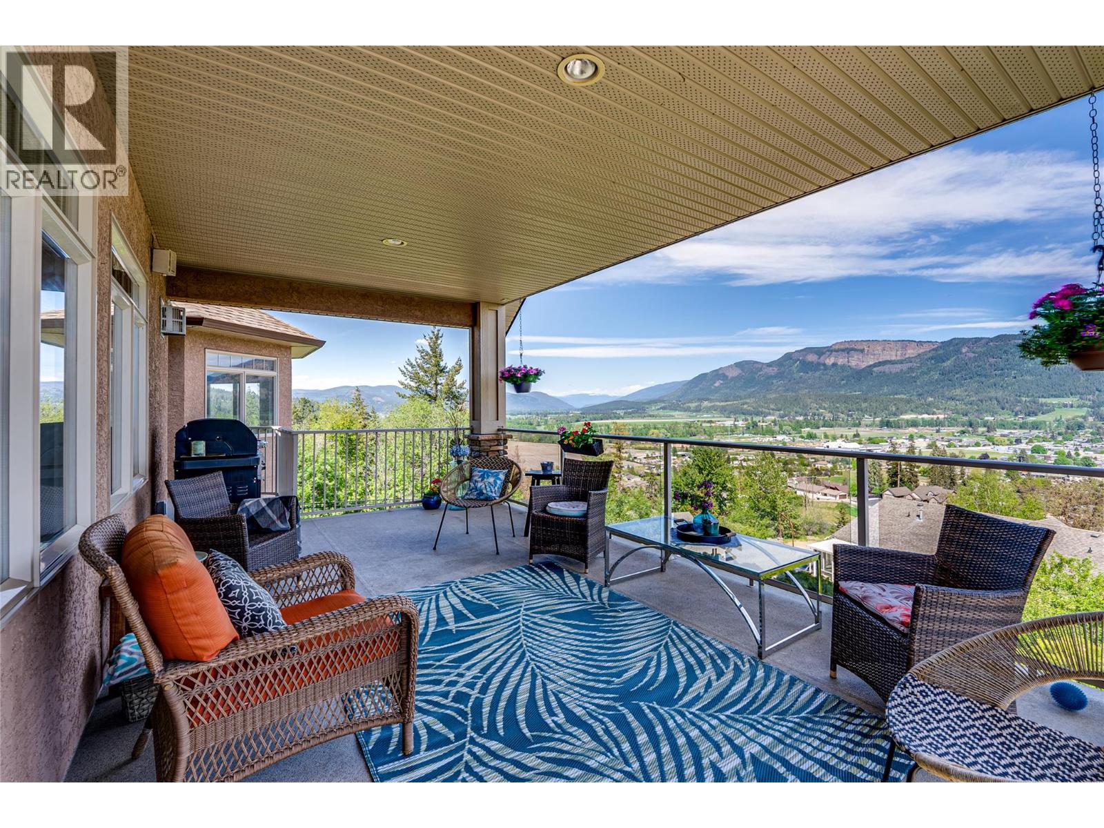 108 Red Rock Crescent Property Photo 3