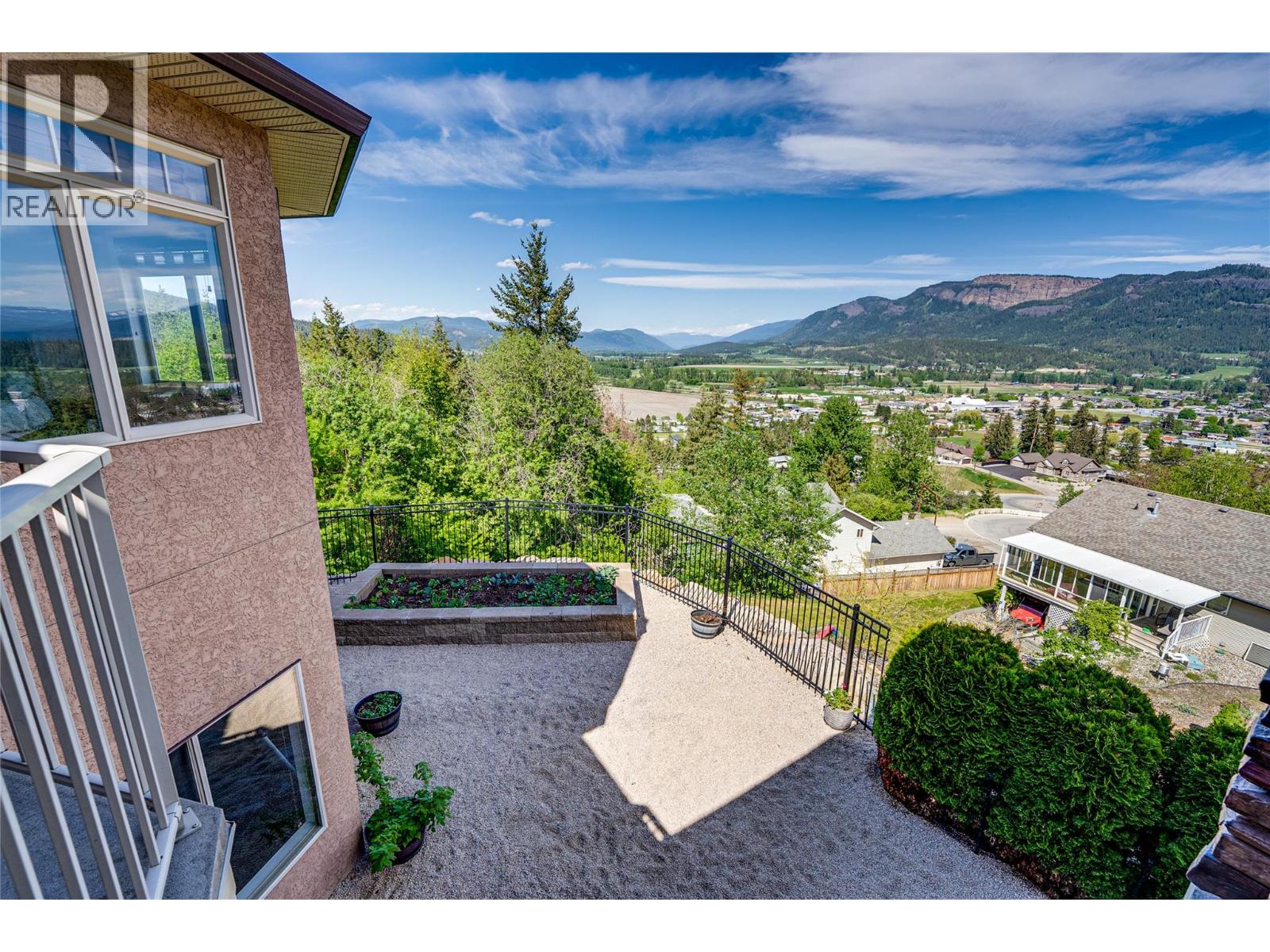 108 Red Rock Crescent Property Photo 12
