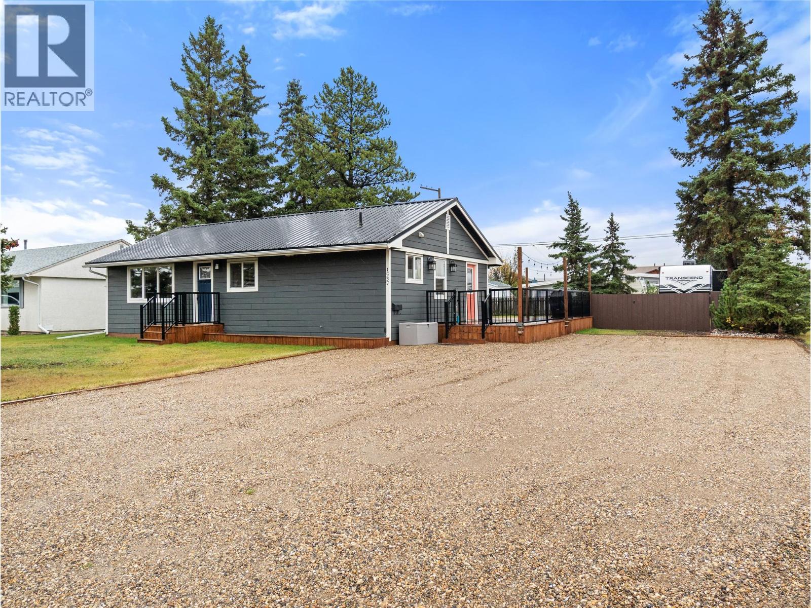 1537 115 Avenue Property Photo 1