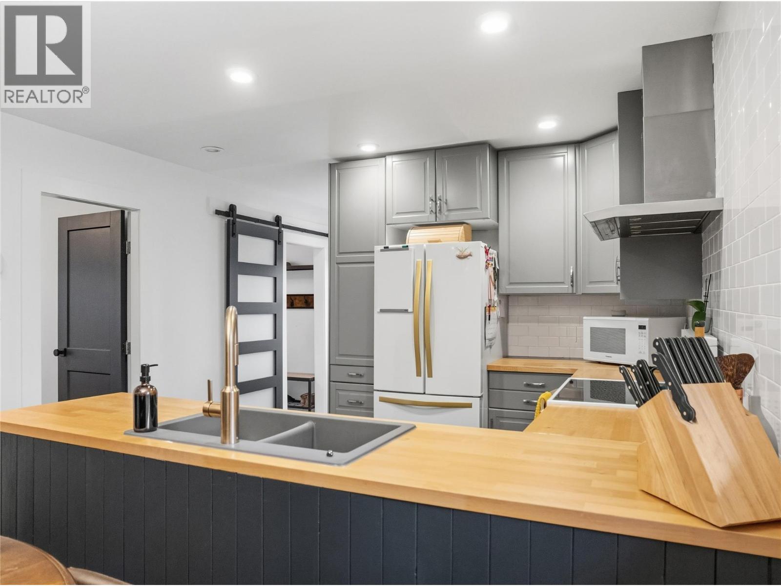 1537 115 Avenue Property Photo 7
