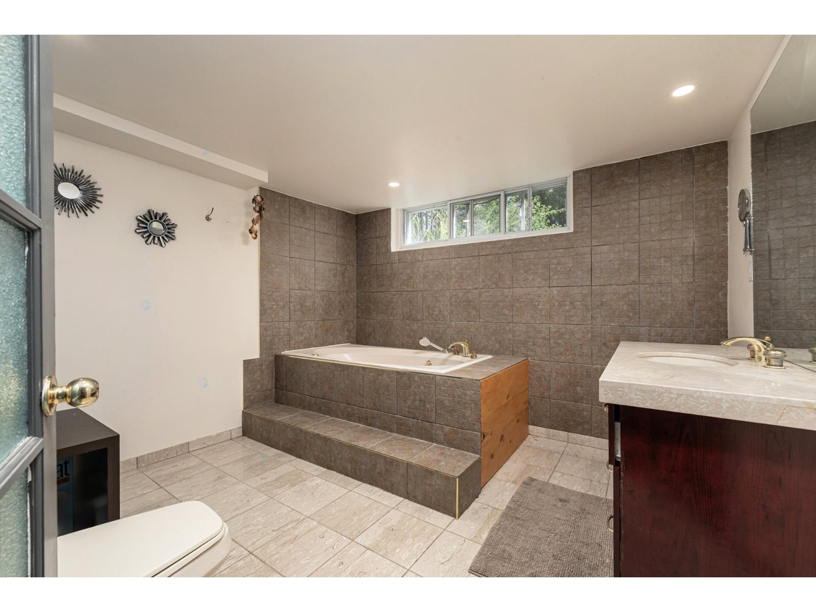 1800 Boul. Perrot Property Photo 35
