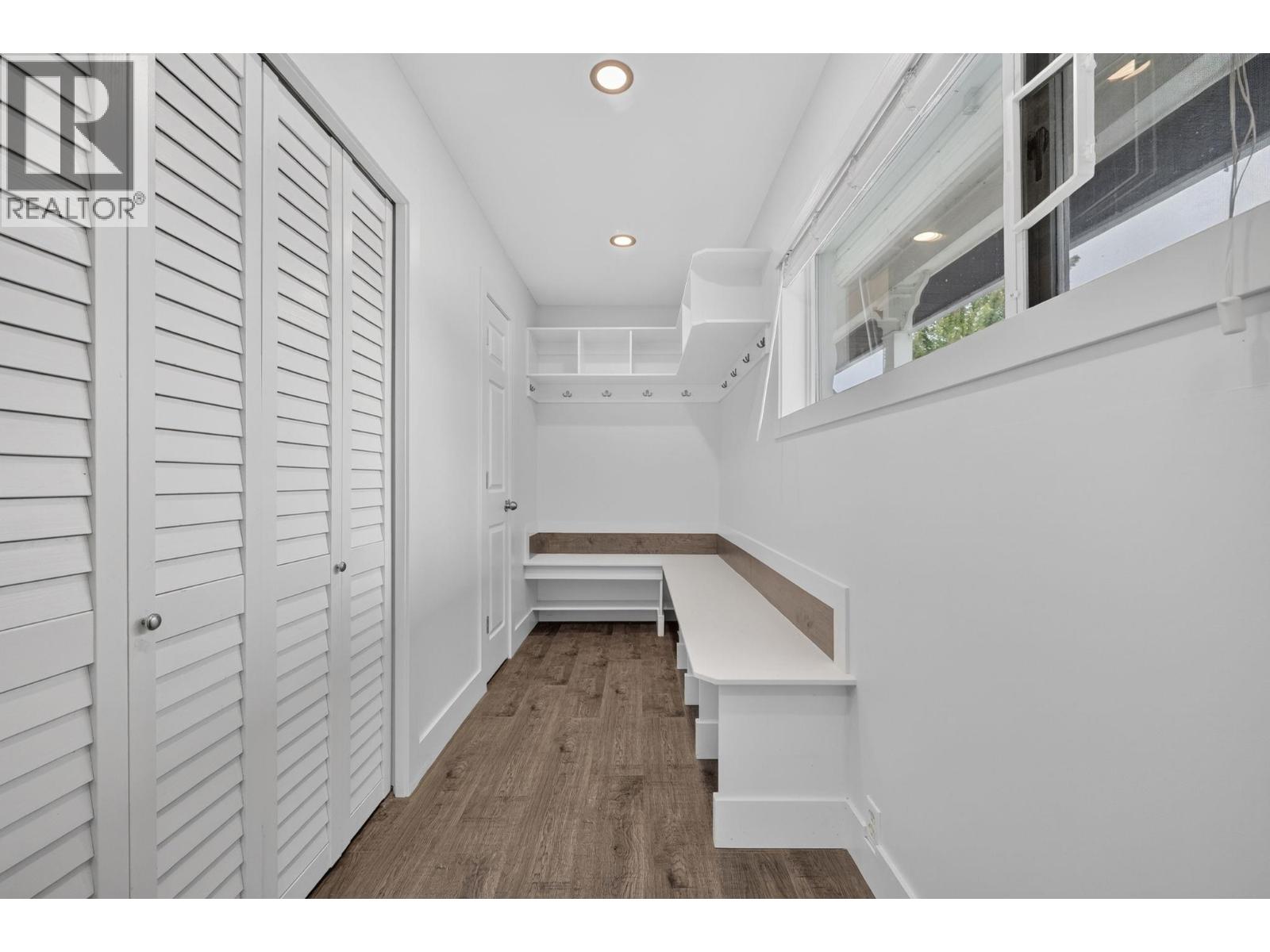 2571 Pineridge Place Property Photo 8