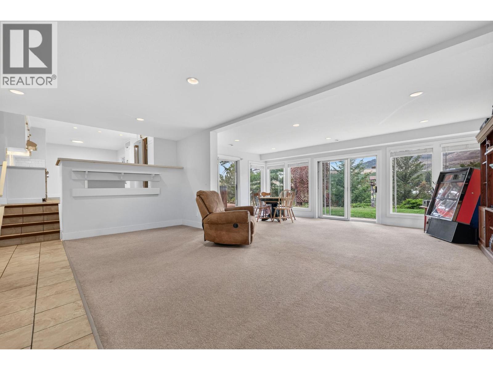 2571 Pineridge Place Property Photo 16