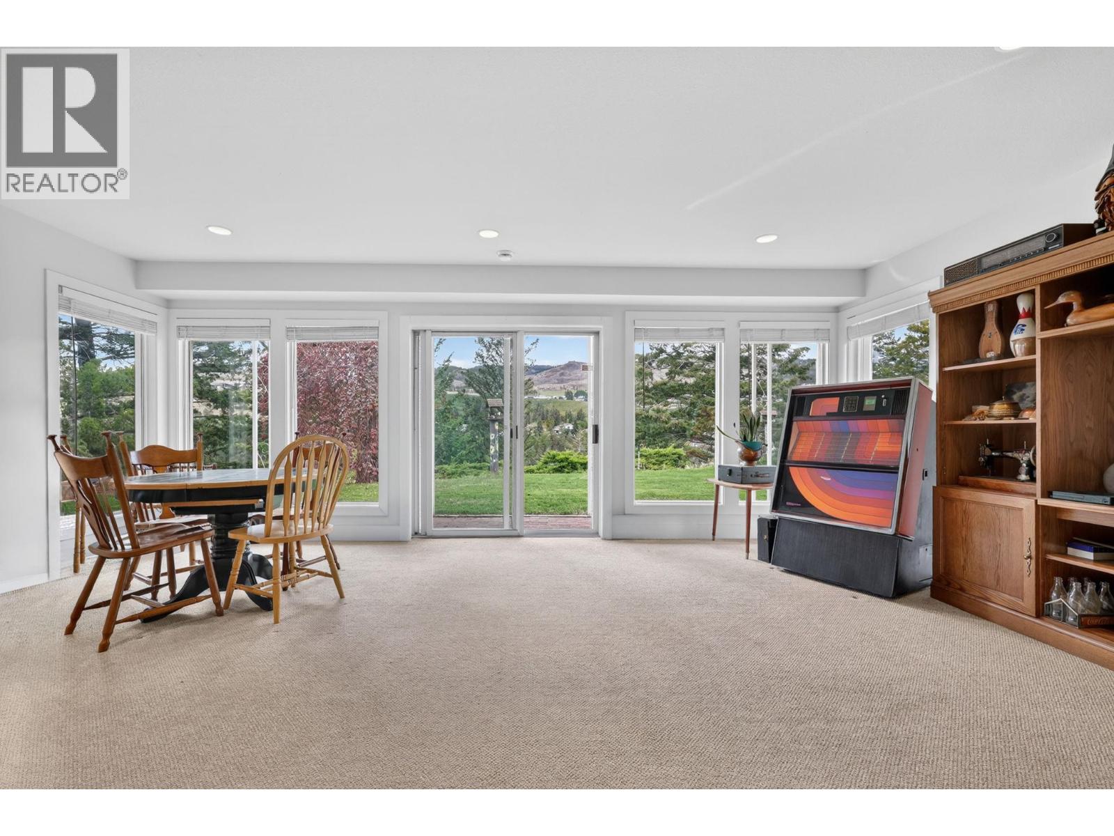 2571 Pineridge Place Property Photo 18
