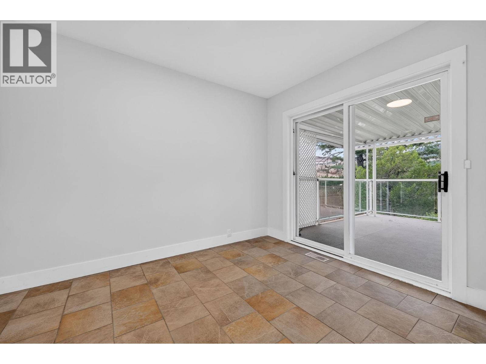 2571 Pineridge Place Property Photo 19