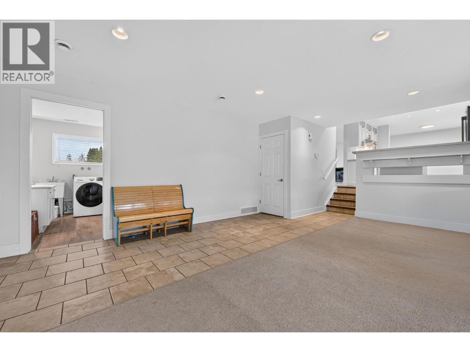 2571 Pineridge Place Property Photo 20