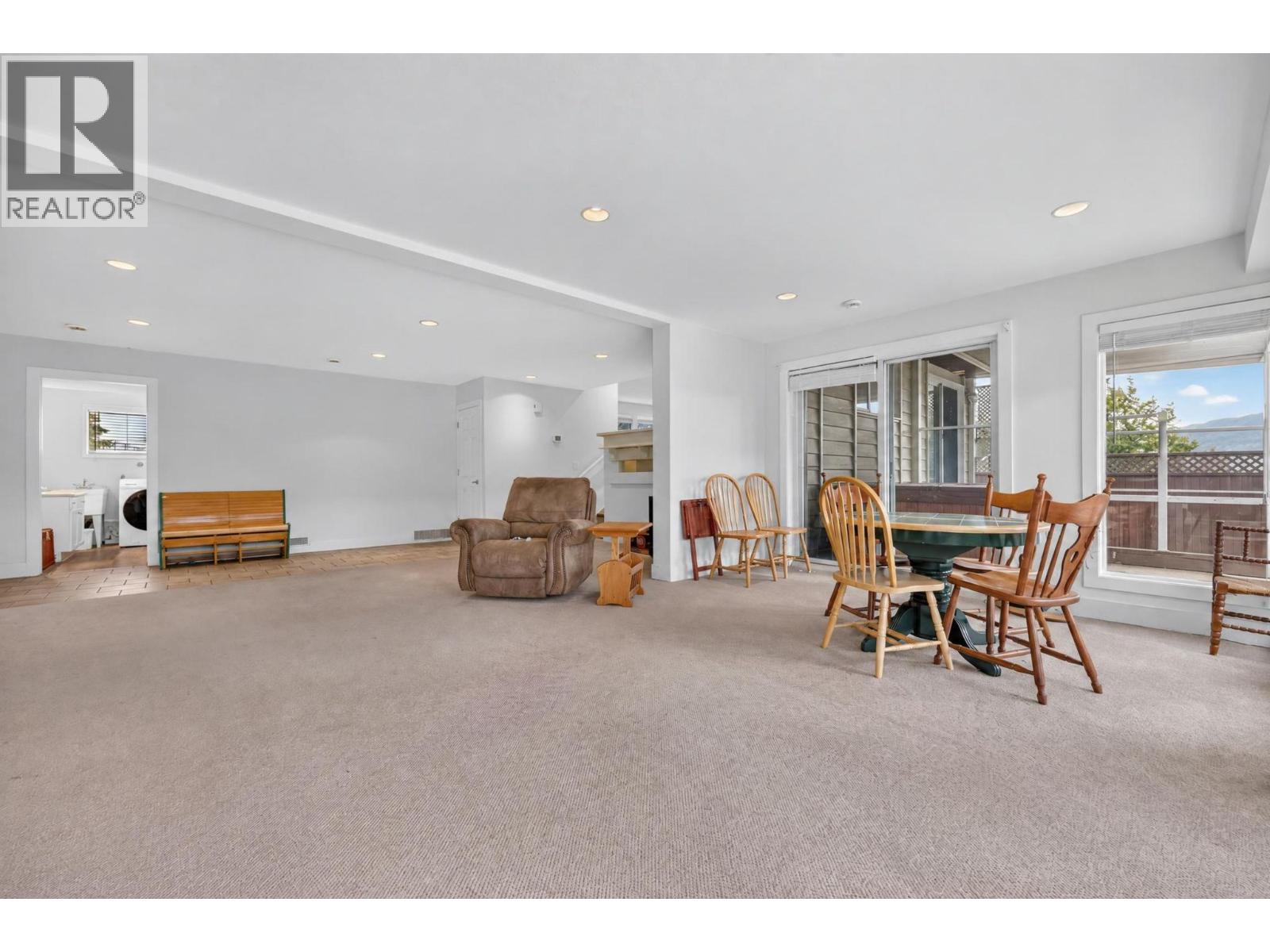 2571 Pineridge Place Property Photo 21
