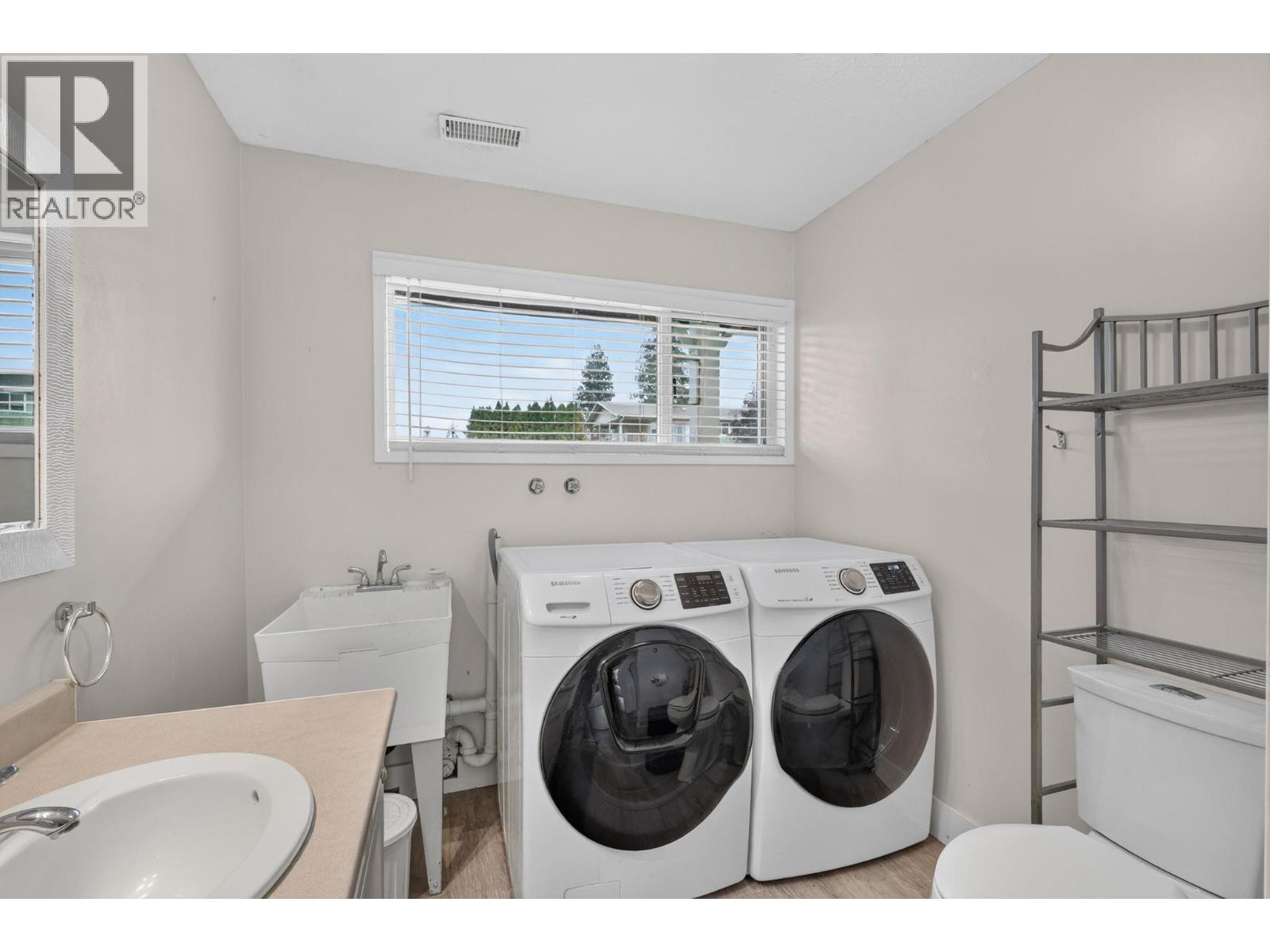 2571 Pineridge Place Property Photo 23
