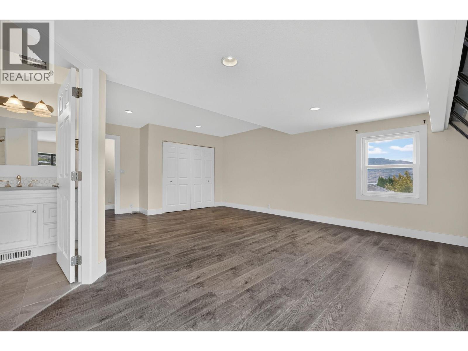 2571 Pineridge Place Property Photo 26