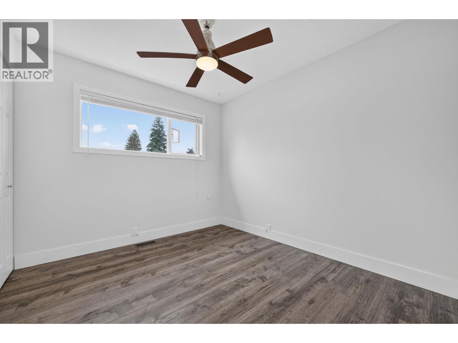 2571 Pineridge Place Property Photo 29