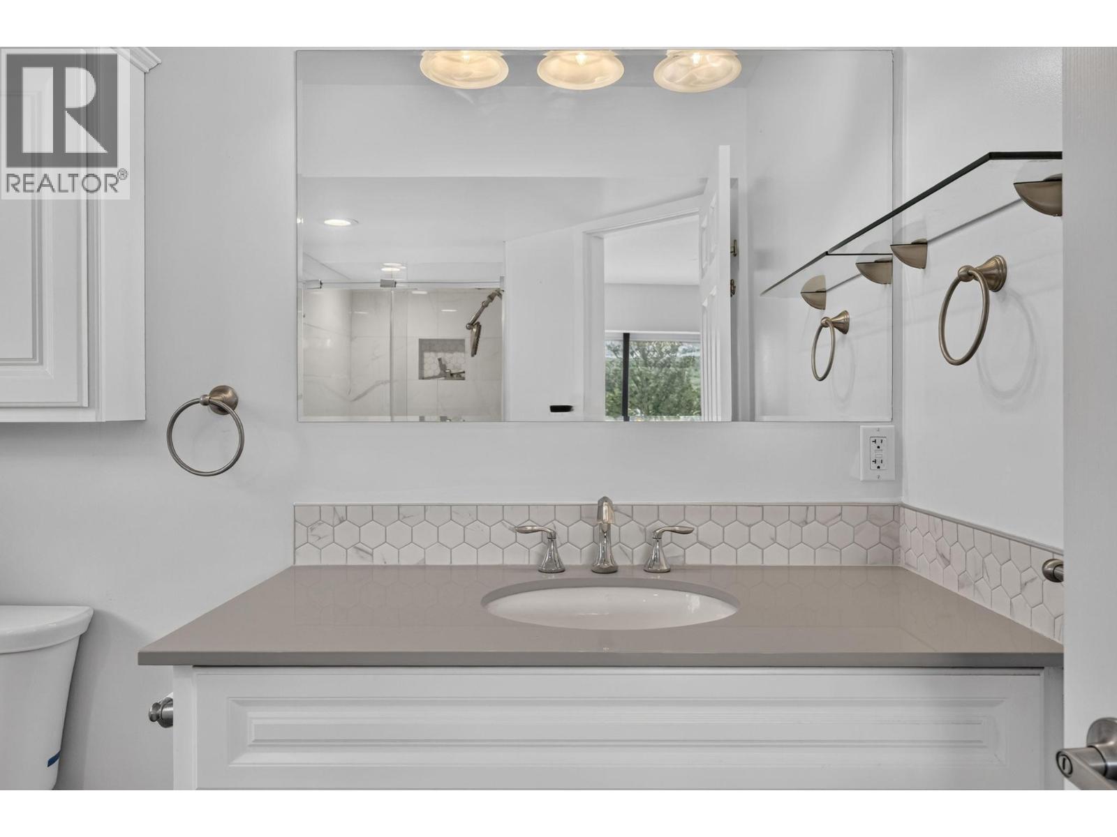 2571 Pineridge Place Property Photo 35