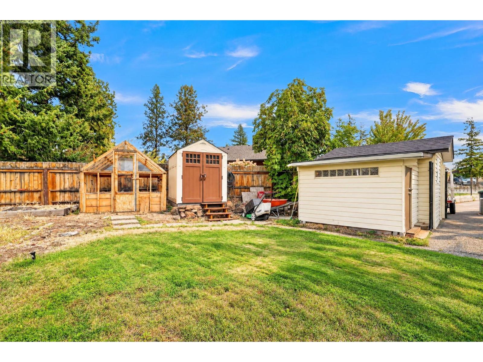 2571 Pineridge Place Property Photo 39