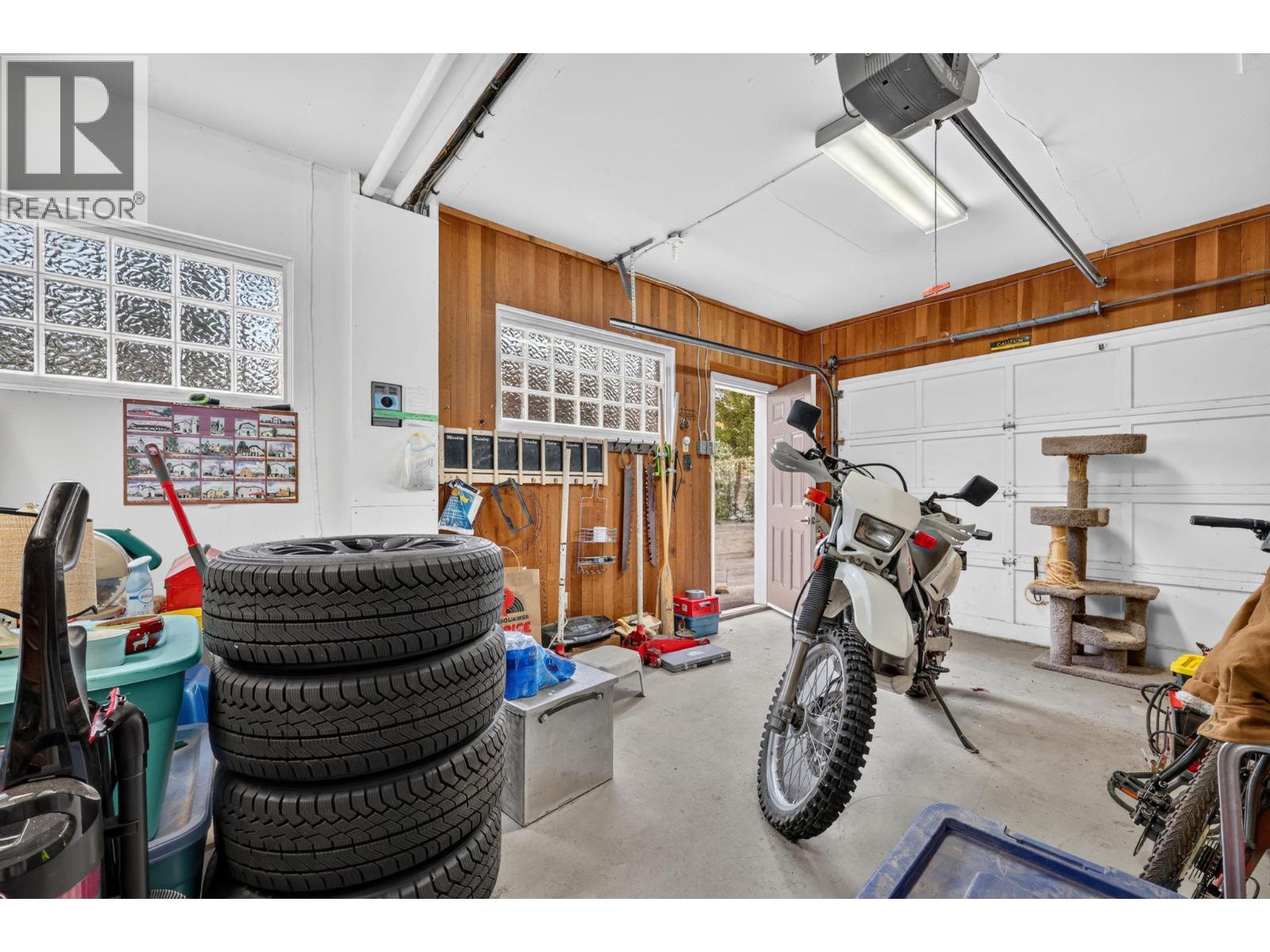 2571 Pineridge Place Property Photo 45