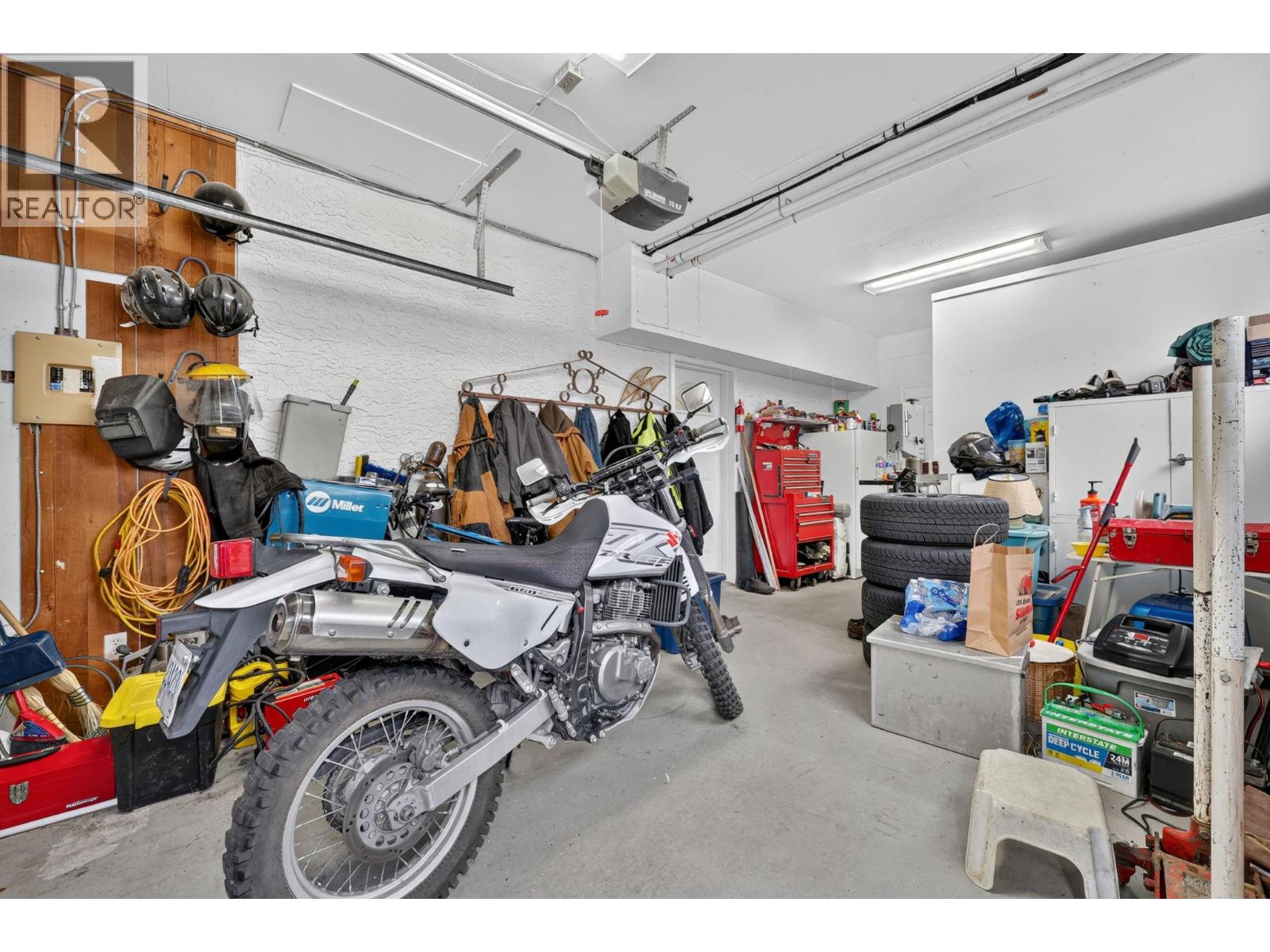 2571 Pineridge Place Property Photo 46