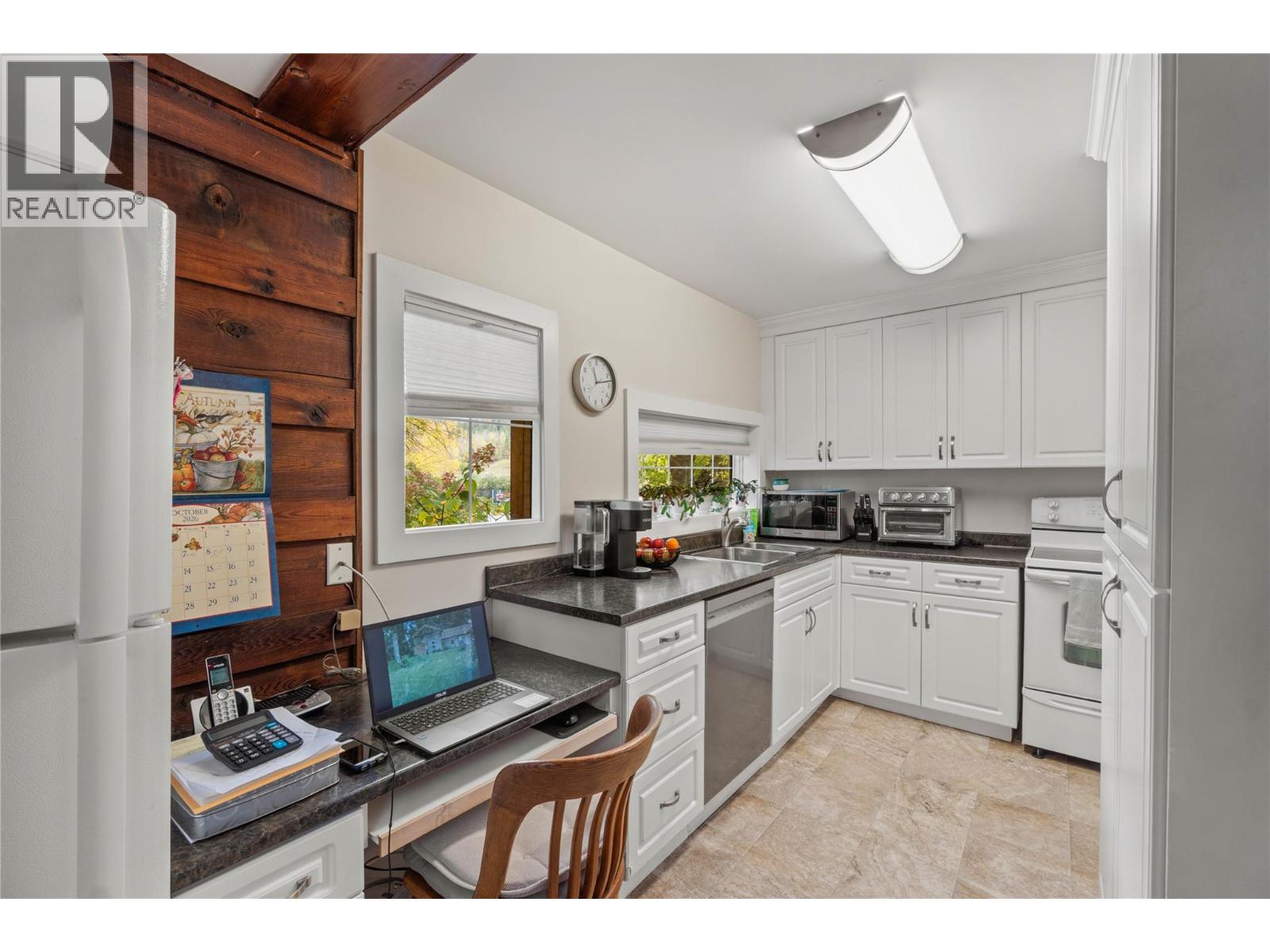 6725 Barnhartvale Road Property Photo 6