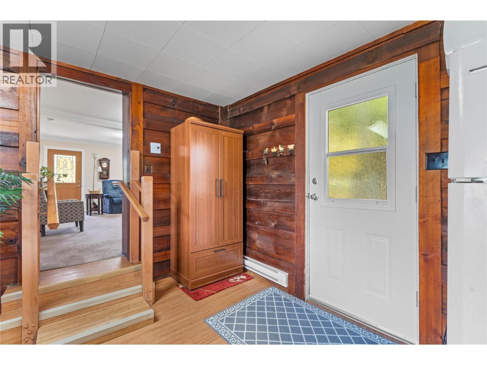 6725 Barnhartvale Road Property Photo 8