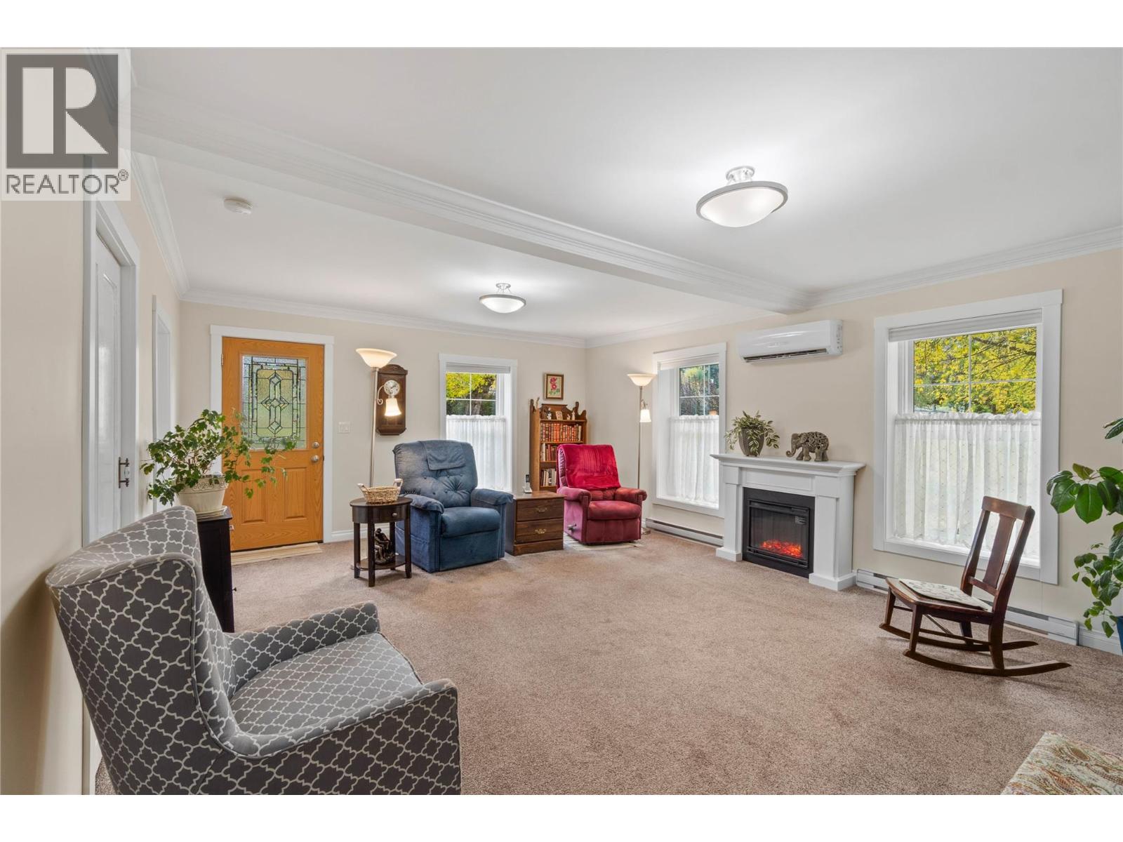 6725 Barnhartvale Road Property Photo 10
