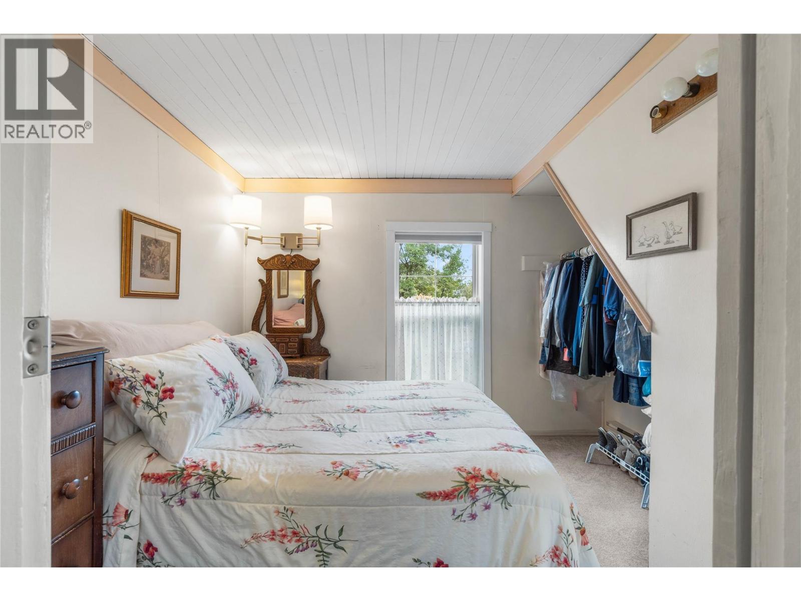 6725 Barnhartvale Road Property Photo 11