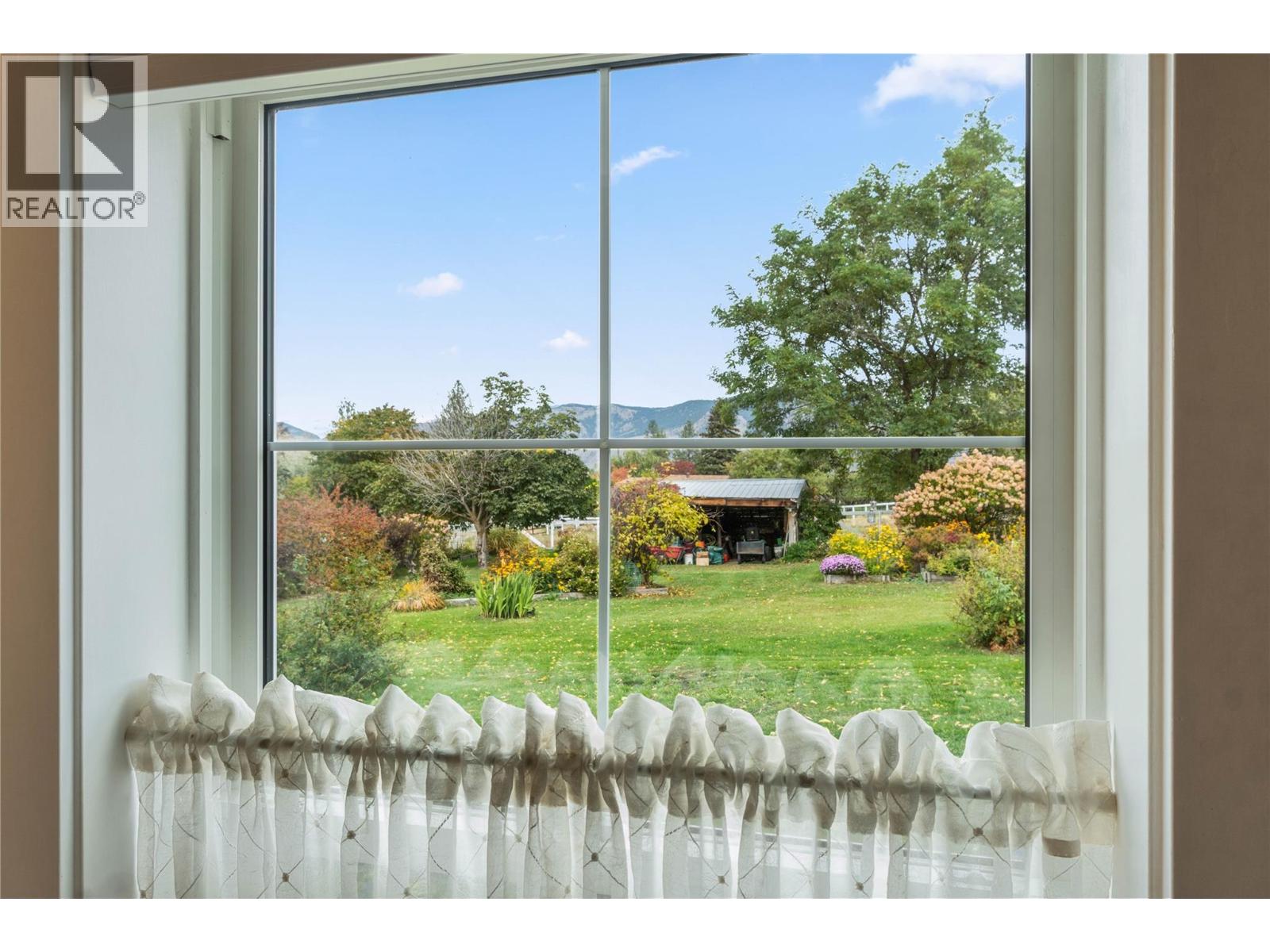 6725 Barnhartvale Road Property Photo 12