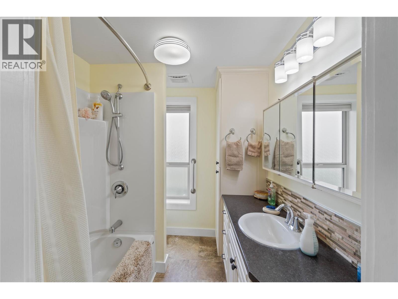 6725 Barnhartvale Road Property Photo 13