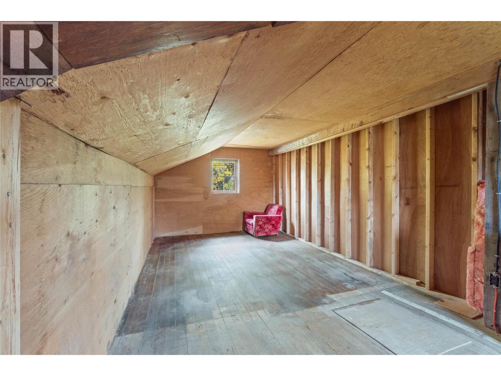 6725 Barnhartvale Road Property Photo 16